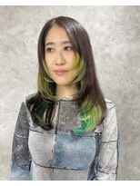 コーパル(copal)&nbsp;個性派グリーンカラー似合う、顔まわりレイヤースタイル