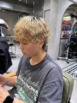 ゼスト リル 新宿(ZEST lill)&nbsp;塩澤太一 ブリーチパーマ シャドウパーマ くせ毛風