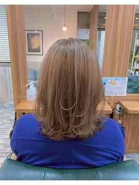 ビーチ ヘア メイク 綱島店(BEACH hair make) 風に揺れる、シフォンベージュのフェザーミディアム