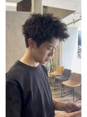 黒髪王道スパイキーパーマ