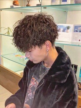 アサクラ シンキタ(ASAKURA SHINKITA) 縦落ちパーマ