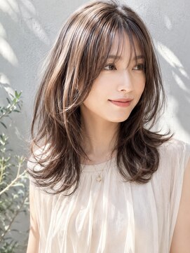 サーカス バイ ビュートリアム 青山(CIRCUS by BEAUTRIUM) 30代40代 白髪ぼかしハイライト レイヤーカット 白髪ぼかし