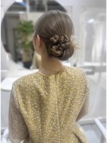 ローラ 本店(Rola) お花のタイトシニヨン