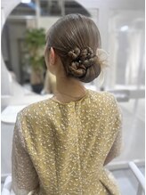 ローラ 本店(Rola) お花のタイトシニヨン