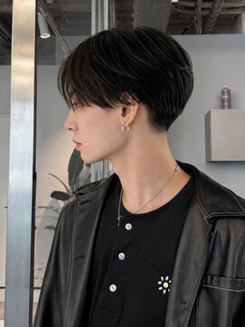トリッカ 銀座(tricca) センターパートマッシュ/耳掛けマッシュ/黒髪ショート