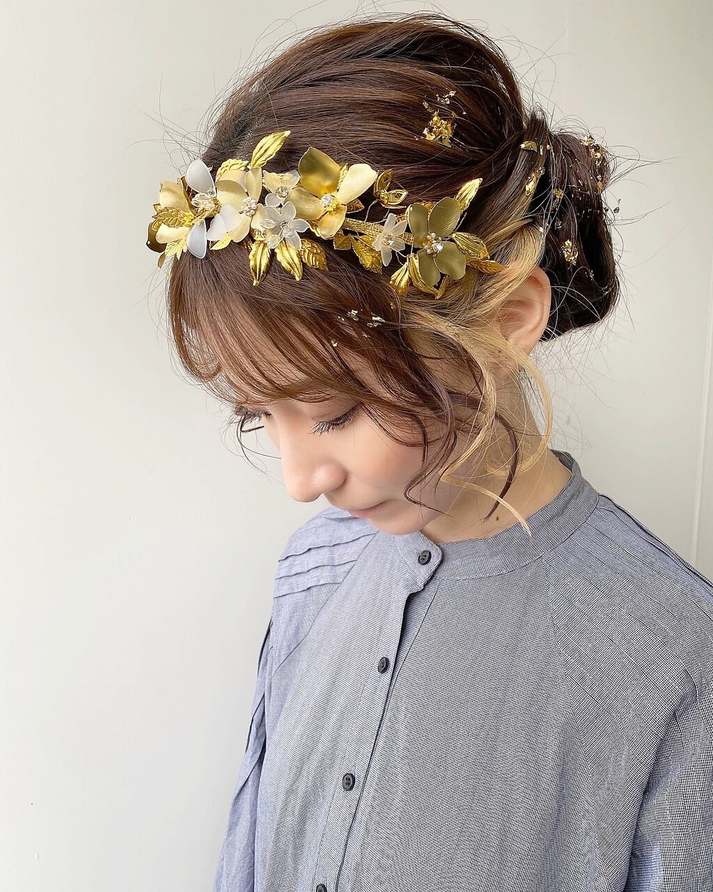 カチューシャ×金箔 インナーカラーを活かしたヘアアレンジ