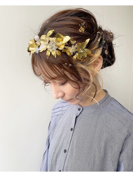 ヒャッカ(hyakka) カチューシャ×金箔　インナーカラーを活かしたヘアアレンジ