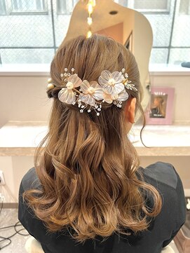 ミラ(Mila) ミディアムヘア　ふわふわハーフアップ