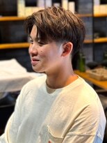 レオザバーバー(LEO the Barber) センターパート　ツーブロック　アッシュカラー　爽やか　モテ髪