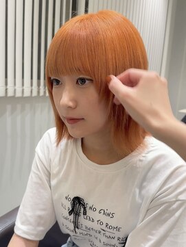 ケリーアン 太田(kelly.un) オレンジカラー / ペールカラー / 切りっぱなしボブ / ぱっつん