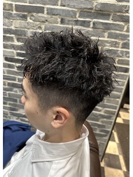 ミリオンバックス 御徒町店(Million Backs) ツイストパーマ/ボリュームパーマ/フェード<理容室>[メンズ]