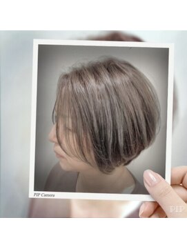 白髪ぼかしハイライト。。丸みボブ。。