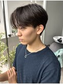黒髪センターパートニュアンスパーマ毛流れパーマ刈り上げ