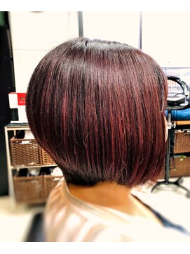 キャン 温品店(CAN) 【CAN】大人女子にオススメ♪前下がりボブ×レッド