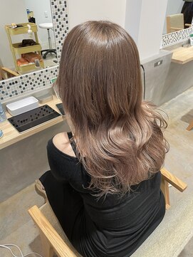 コレット 宇都宮(collet Gigi) 斜めバング/グレージュカラー/デザインカラー/ミルクティー