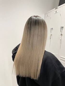 ロア 中目黒(loa) レイヤーロング/グレーベージュ/黒髪/前髪パーマ[中目黒]