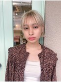 シースルー前髪ワンレンボブ／ホワイトブリーチハイトーンカラー