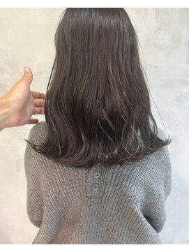 キチ(kichi.) [kichi.] ミディアム×暗髪グレージュ