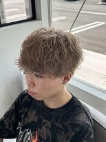 ホワイト(WHITE)&nbsp;グレージュ/スパイラルパーマ/ブリーチパーマ/メンズパーマ