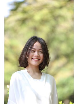 ブーケ(BOUQUET) センターパート 黒髪 ミディアムパーマ