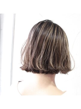 デコヘアーフラッペ(DECO HAIR frappe) ハイライト外ハネボブ