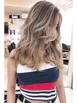 リア 大阪梅田(Ria) ～バレイヤージュ外国人風カラー～【Ria 大阪 梅田】