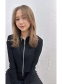 センターパートレイヤースタイルくすみミルクティーベージュ