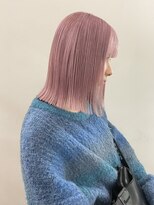 ピンクベージュカラーハイトーンダブルカラー切りっぱなしボブ