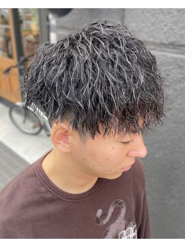 フリーク バーバーショップ 都島店(FREAK BARBER SHOP) 黒髪縦落ちツイストスパイラルパーマ王道モテマッシュ