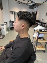 イズ(iss)&nbsp;癖毛を生かしてスキンフェード