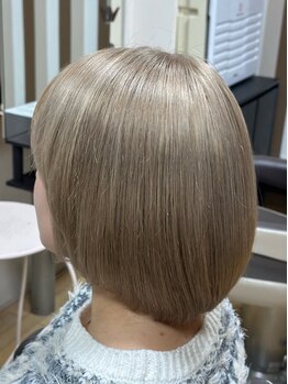 人気の“ポイントカラー”で周りと差をつける、デザイン性の高いスタイルを◎貴方に似合うカラーをご提案！