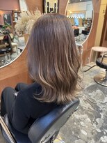 チャプター 問屋町(chapter)&nbsp;ケアブリーチミルクティーベージュカラーレイヤーカット韓国ヘア