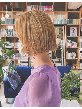 ニイ(nii.) niiカット×ハニーベージュ×切りっぱなしボブ