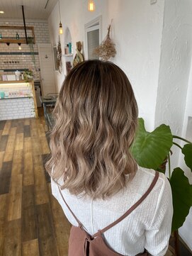 ソンリエ(SONRiE) ベージュバレイヤージュ