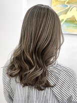 ハーツ(Heart's)&nbsp;白髪ぼかしハイライト×ミルクティーグレージュ