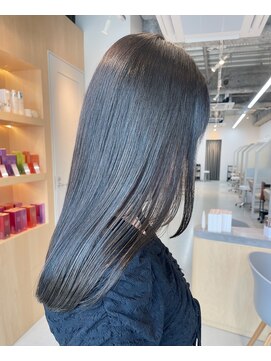 シダ(sida SAIIN) 20代30代ウルツヤ髪ブルージュ