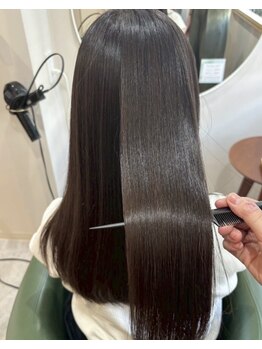 ニコ ウィズ(Nico with)の写真/【雨の日でも崩れにくい艶髪へ】広がる・うねるなどの癖毛も自然な質感で扱いやすく♪