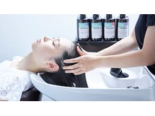 当店人気メニュー【ヘッドスパメニュー】との組み合わせで、トリートメントをさらに促進。