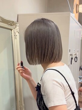 ブリーチなしダブルカラー/グレージュカラー/切りっぱなしボブ