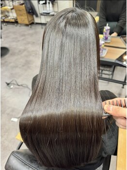 トッカ(tocca)の写真/うねり髪にさよなら！縮毛矯正で綺麗な髪へ導き、髪ドラで理想のツヤ髪体験♪