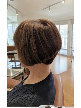 ムーア(MUA) 大人ショートボブ×艶カラー