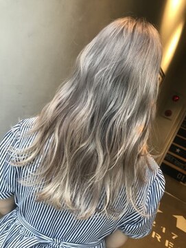 ジーナ(XENA) パールホワイトベージュ