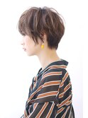 ことりベージュネイビーカラー毛先パーマ小顔ワンサイドショート