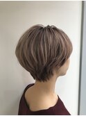 大人可愛い小顔ワンサイドショートボブ丸み前下がり
