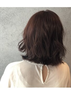 ヘアサロンM 新宿 挑戦しやすいレッドブラウンカラー