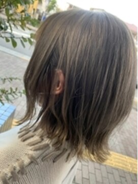 ファンドットレイ(Fan. ray) グレージュ×外ハネ