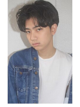 ハレケアヴェダ アンド ハレケエイト(HAREKE AVEDA&HAREKE 8) センターパートスタイル