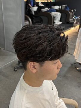 バース バイ ハピネス(BIRTH by happiness) フェザーパーマ/センターパート/ニュアンスパーマ