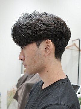 カルム(kalm) 毛流れセンターパートニュアンスパーマカルマヘアメンズ パーマ