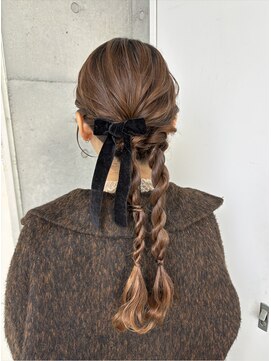 タイトツインポニー